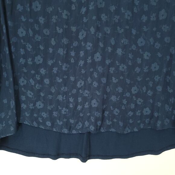 Lane Bryant Navy Floral Lightweight Blouse 14/16 - Picture 7 of 13